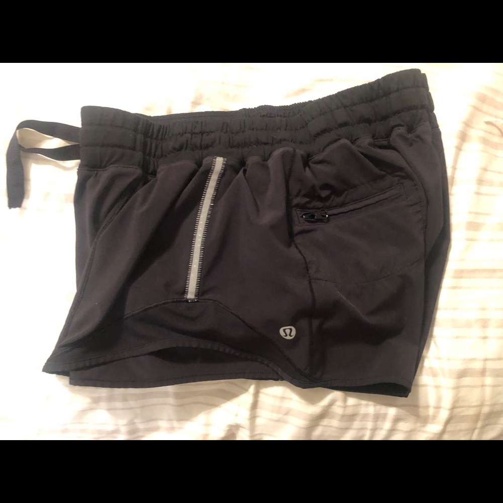 LULULEMON ATHLETICA HOTTY HOT REFLECTIVE SHORTS